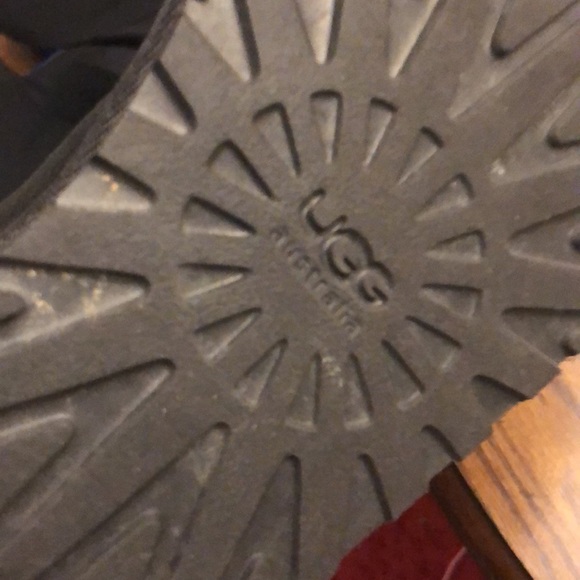 Ugg boots like new - Picture 12 of 14